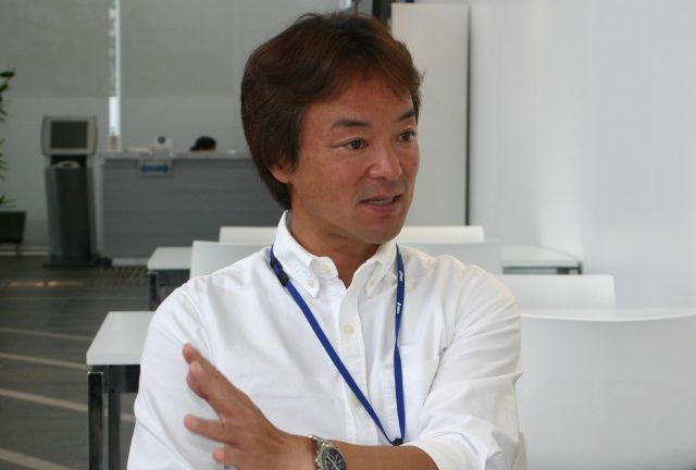 アシックスランニングクラブコーチの島田佳久さん。島田さんは日本体育協会公認トライアスロン指導員、陸上競技コーチとしても活動中