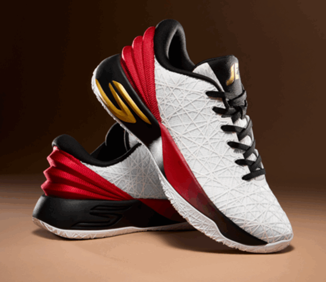 スケッチャーズ」×「ジョエル・エンビード」初のシグネチャー